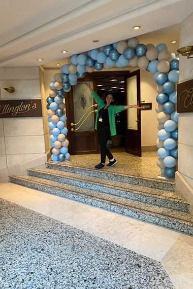 Venac za vrata se radi po metru.Cena zavisi od dužine kao i od vrste balona koju birate.